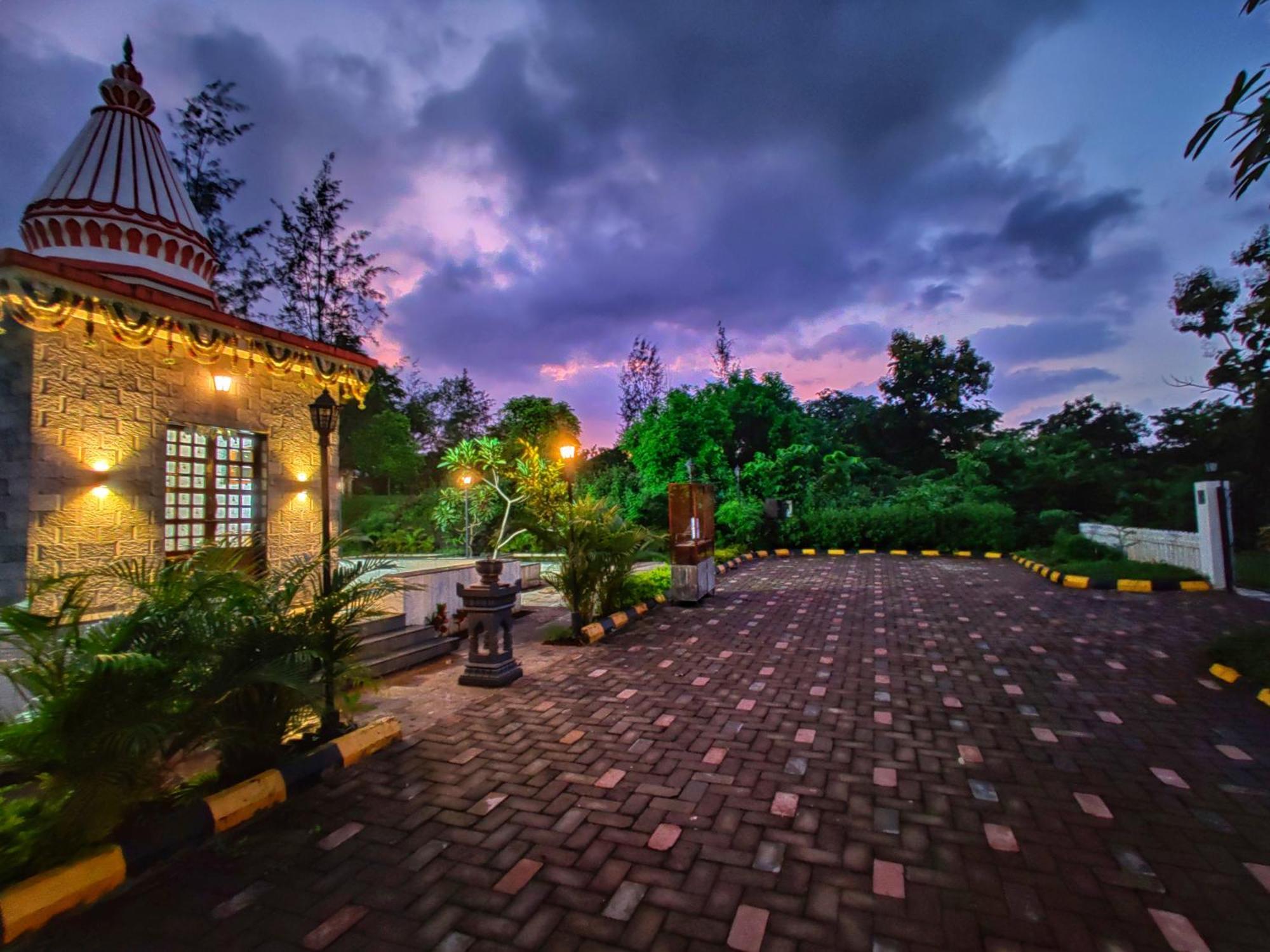 Pushpam Sanskruti Resort Karjat - A Pure Veg Resort Dhamni Exterior foto